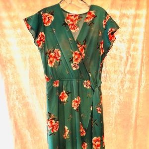 Summer dress with flare sleeves